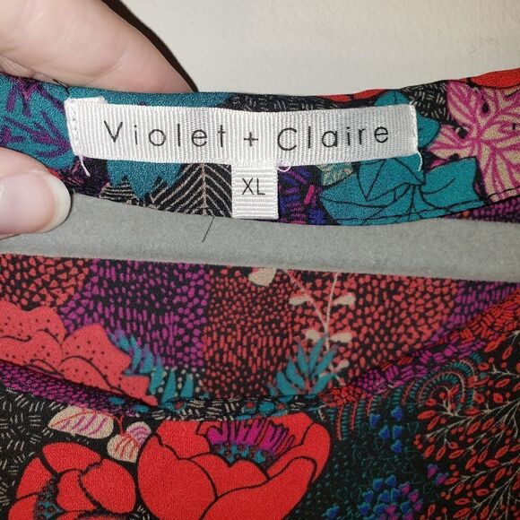 VIOLET & CLAIRE FLORAL MULTICOLORED PRINT DRESSY TOP BLOUSE SIZE XL - Picture 2 of 5